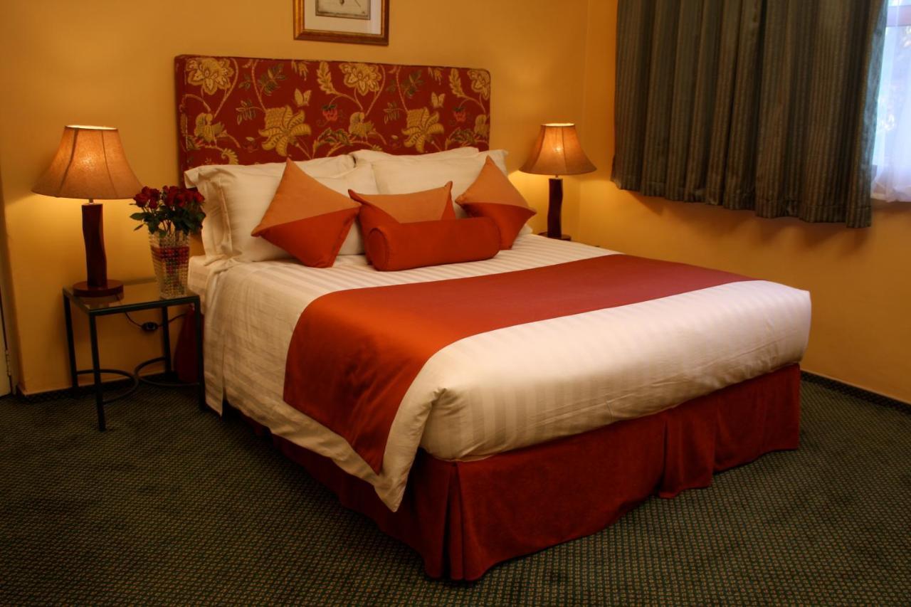 Crossroads Hotel Lilongwe Extérieur photo