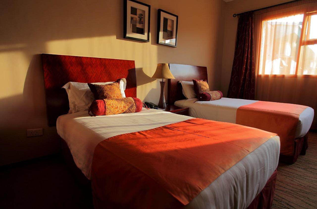 Crossroads Hotel Lilongwe Extérieur photo