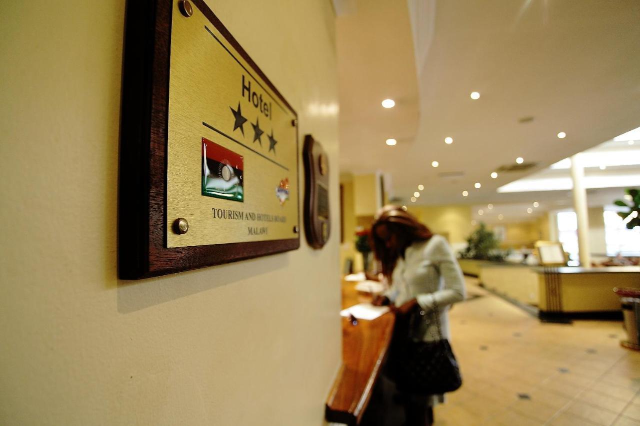 Crossroads Hotel Lilongwe Extérieur photo
