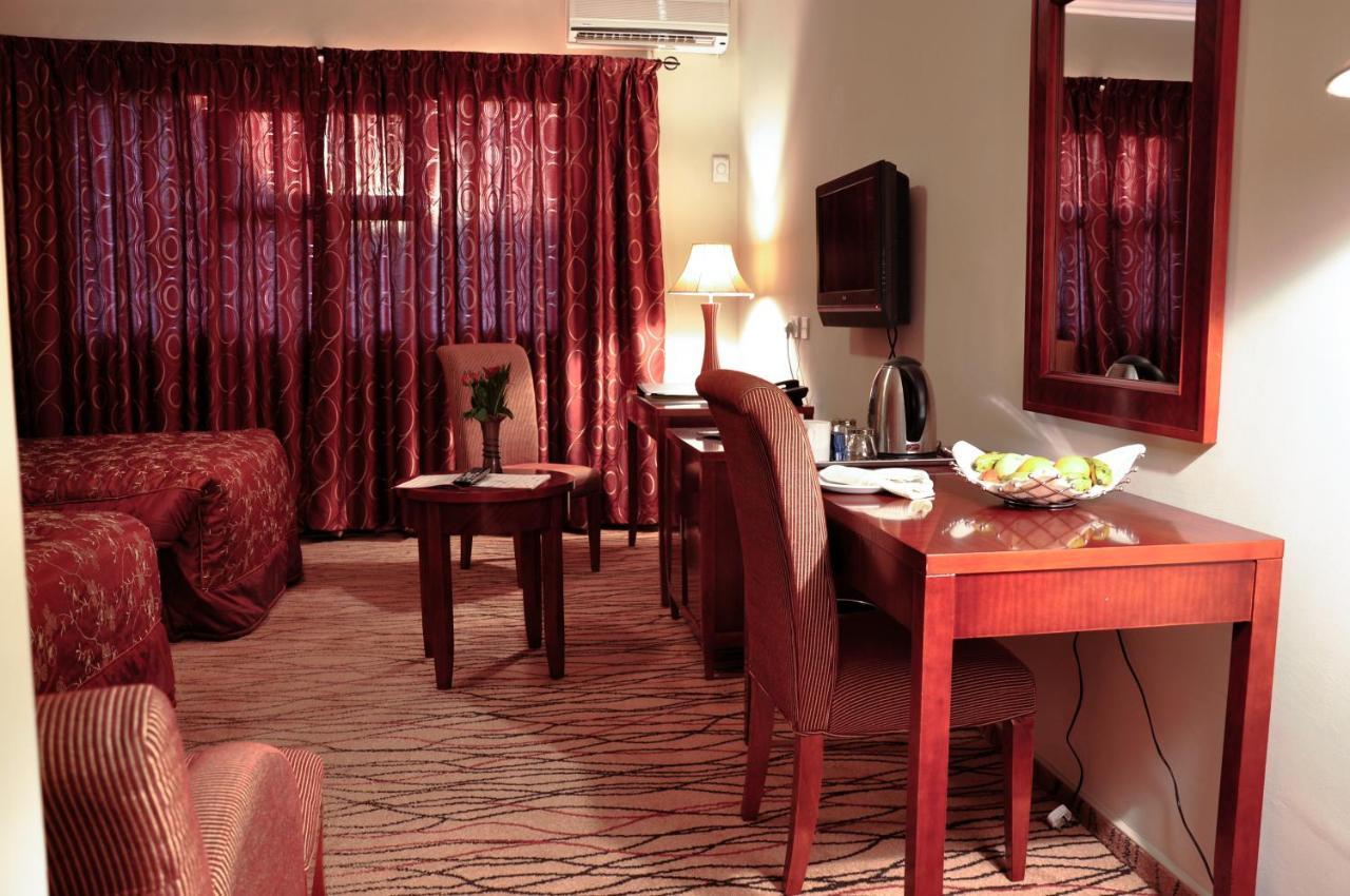 Crossroads Hotel Lilongwe Extérieur photo