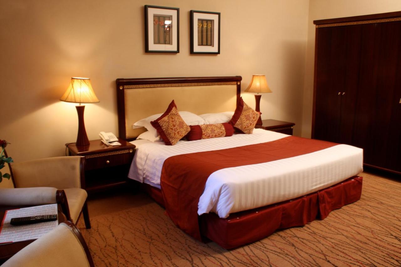 Crossroads Hotel Lilongwe Extérieur photo