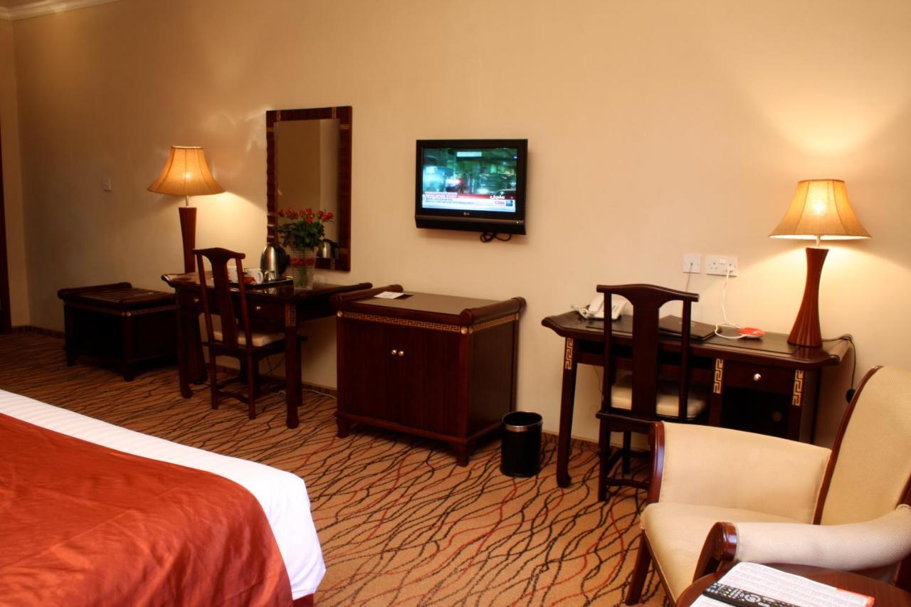 Crossroads Hotel Lilongwe Extérieur photo