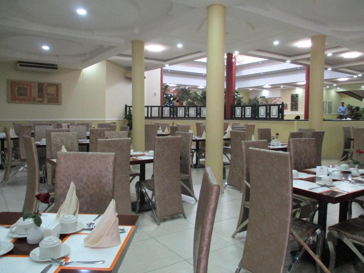 Crossroads Hotel Lilongwe Extérieur photo