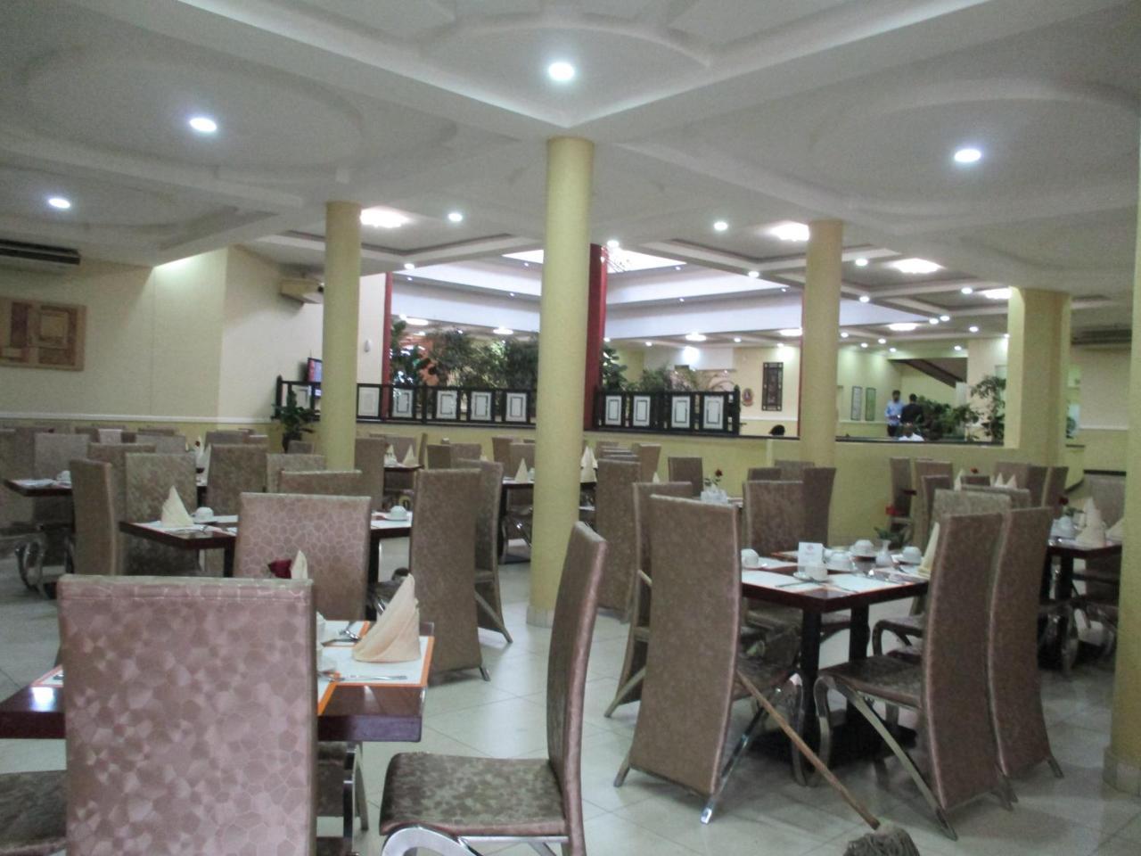 Crossroads Hotel Lilongwe Extérieur photo